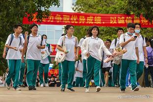 妙手空空！福克斯本赛季4次单场送出5+抢断 仅次于亚历山大